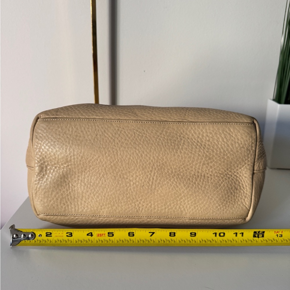 COACH tan pebbled leather hobo-style shoulder bag - Picture 5 of 9